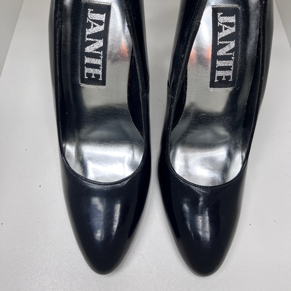 Black patent stiletto with 5” heel.